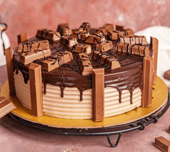 Chocolate KitKat Cake