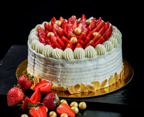 Fresh Strawberry Cake